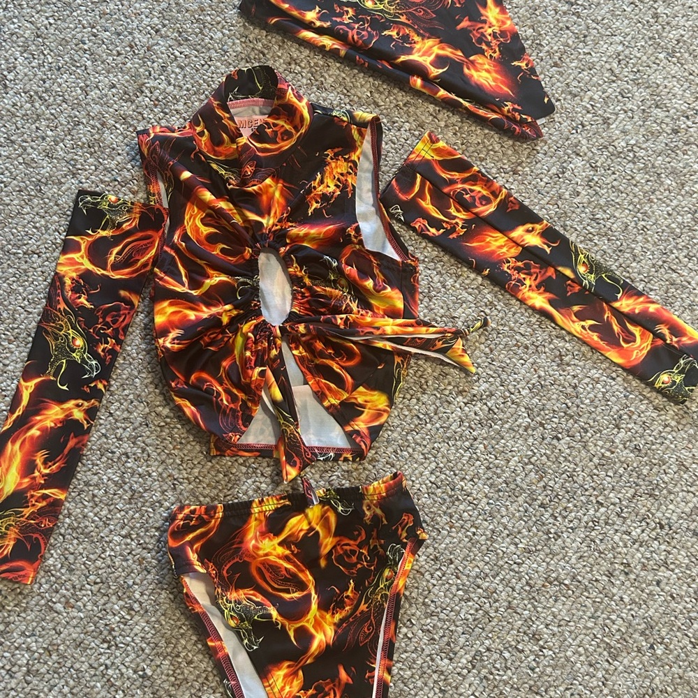 Flame Pattern Multi-Piece Set
